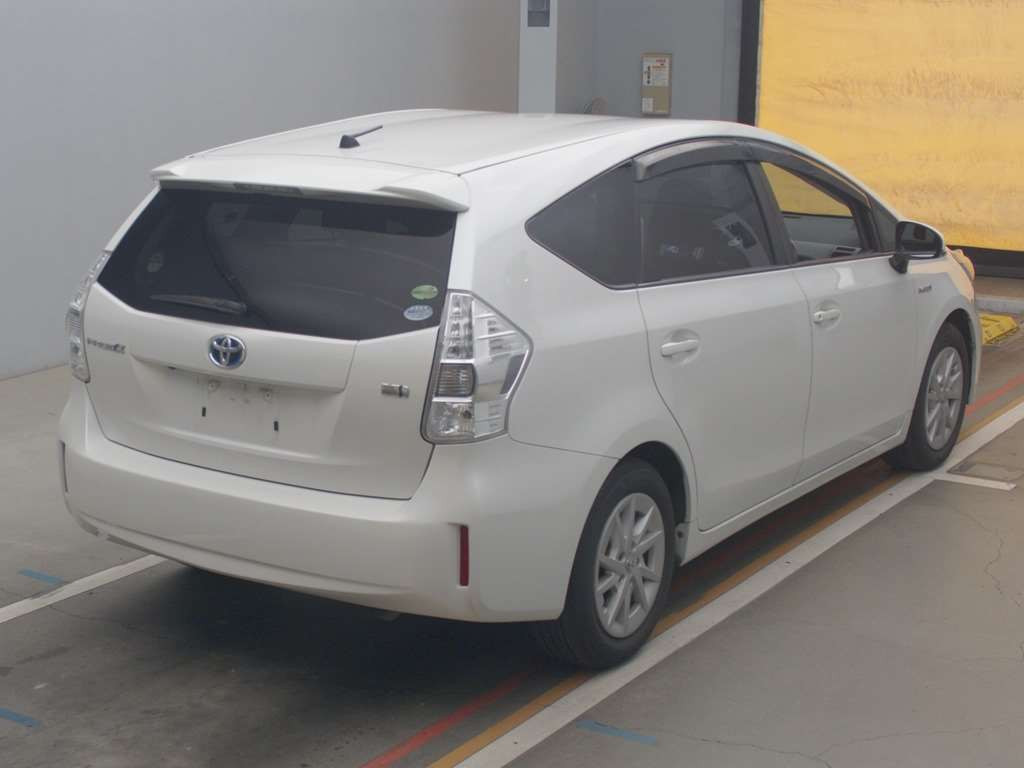 2012 Toyota Prius alpha ZVW41W[1]