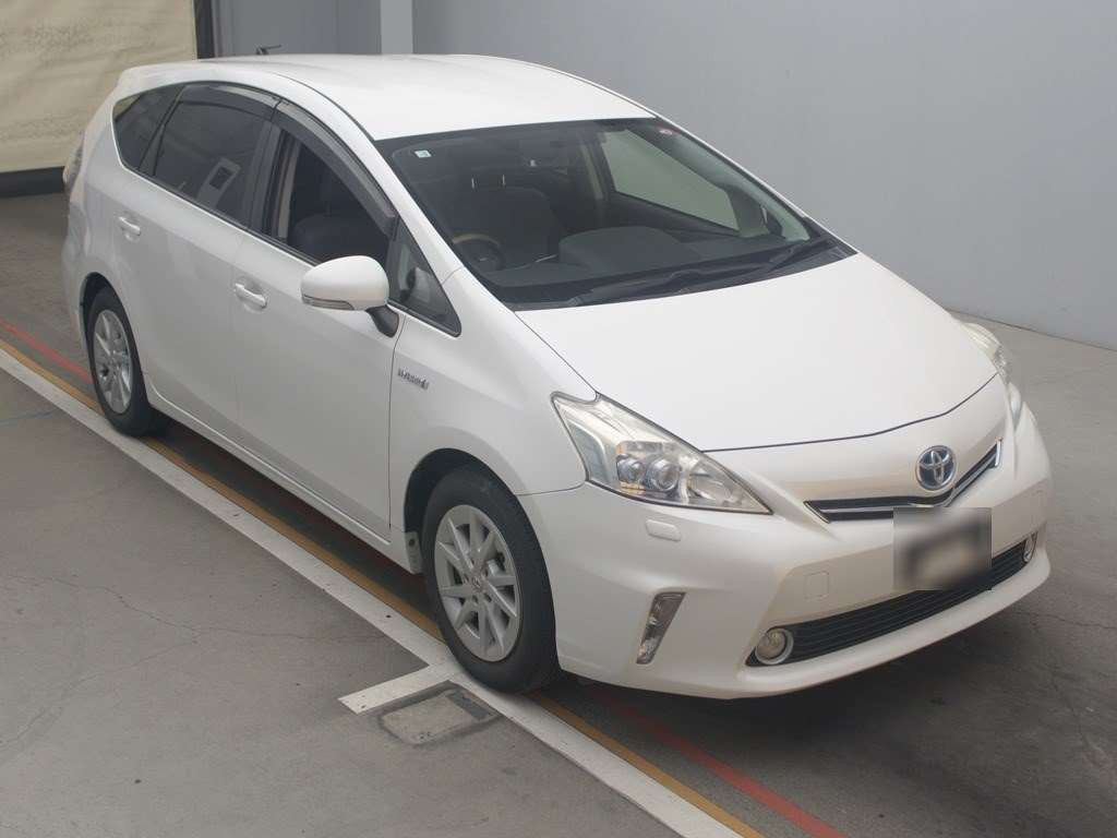 2012 Toyota Prius alpha ZVW41W[2]