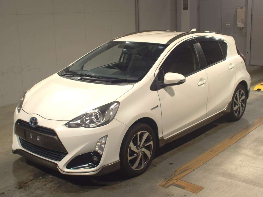 2015 Toyota Aqua NHP10[0]