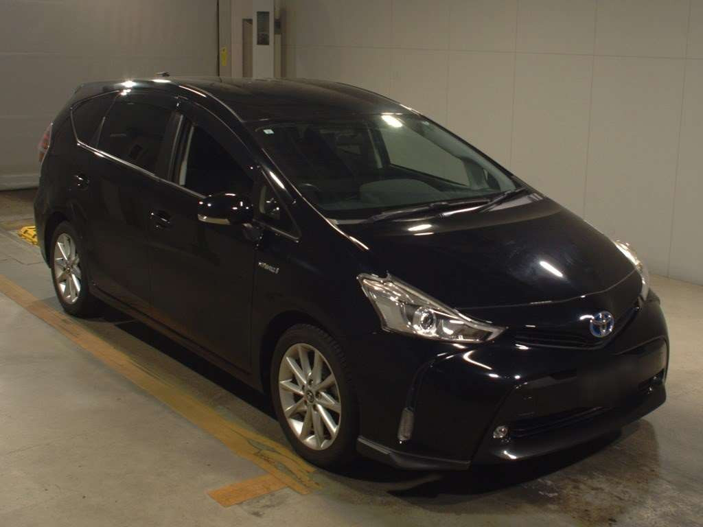 2015 Toyota Prius alpha ZVW41W[2]