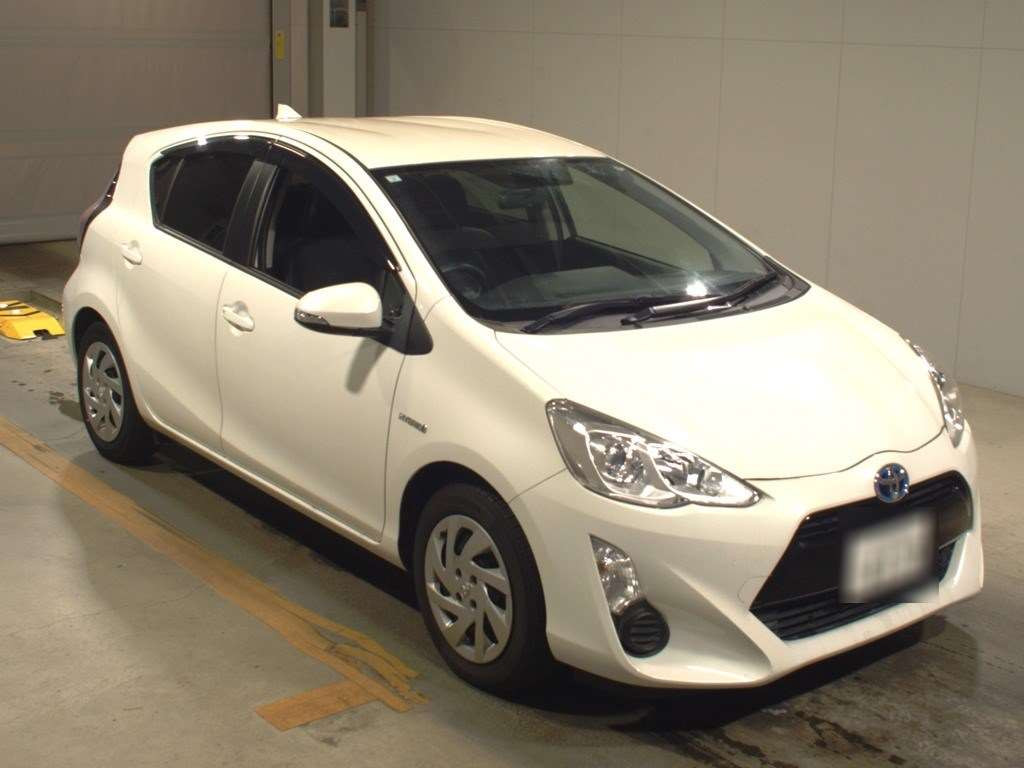 2015 Toyota Aqua NHP10[2]