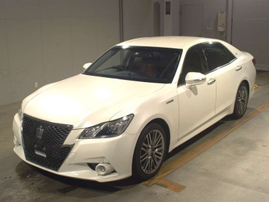 2013 Toyota Crown Hybrid