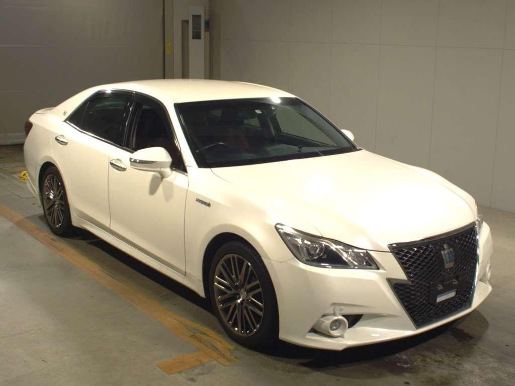 2013 Toyota Crown Hybrid AWS210[2]