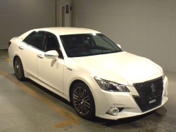 2013 Toyota Crown Hybrid