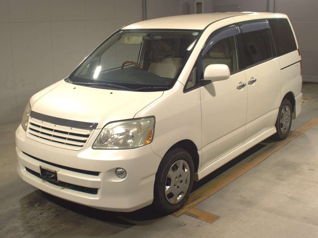 2005 Toyota Noah AZR60G[0]