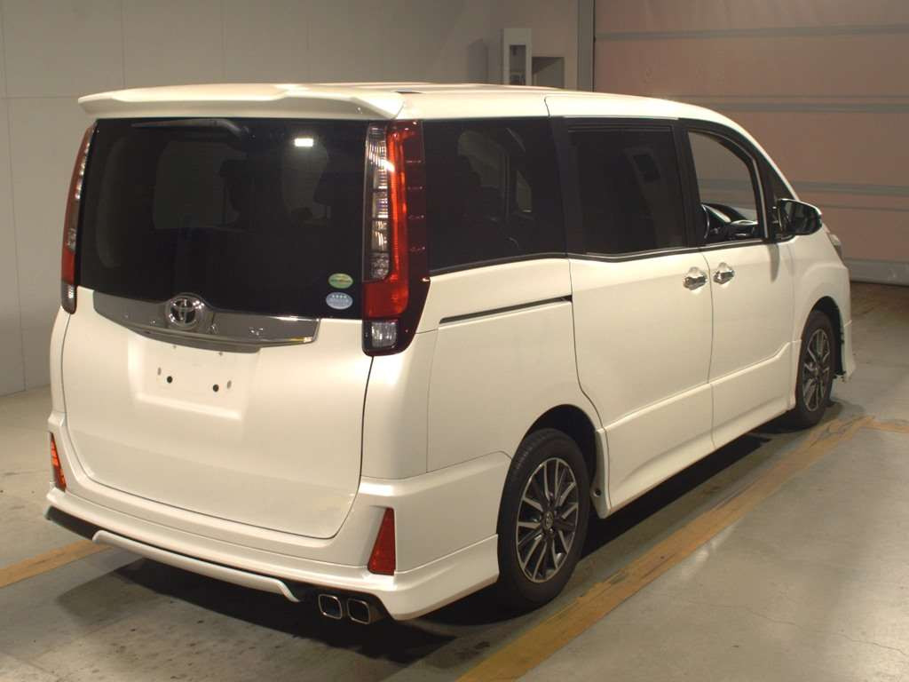 2014 Toyota Noah ZRR80W[1]