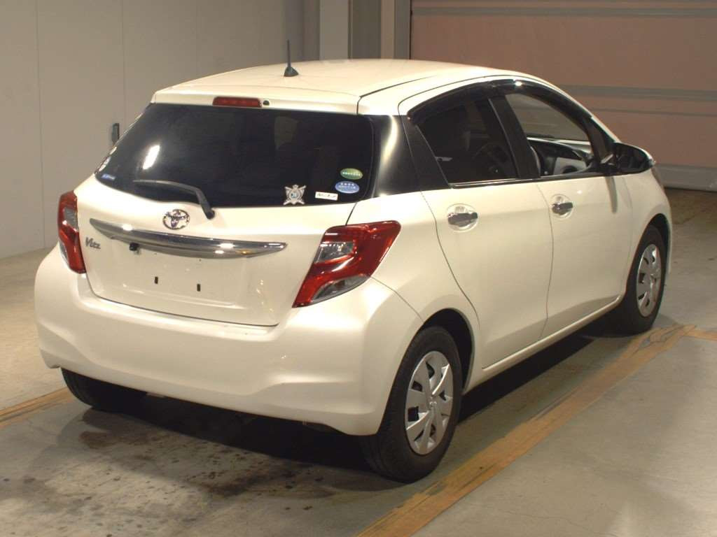 2015 Toyota Vitz NSP130[1]