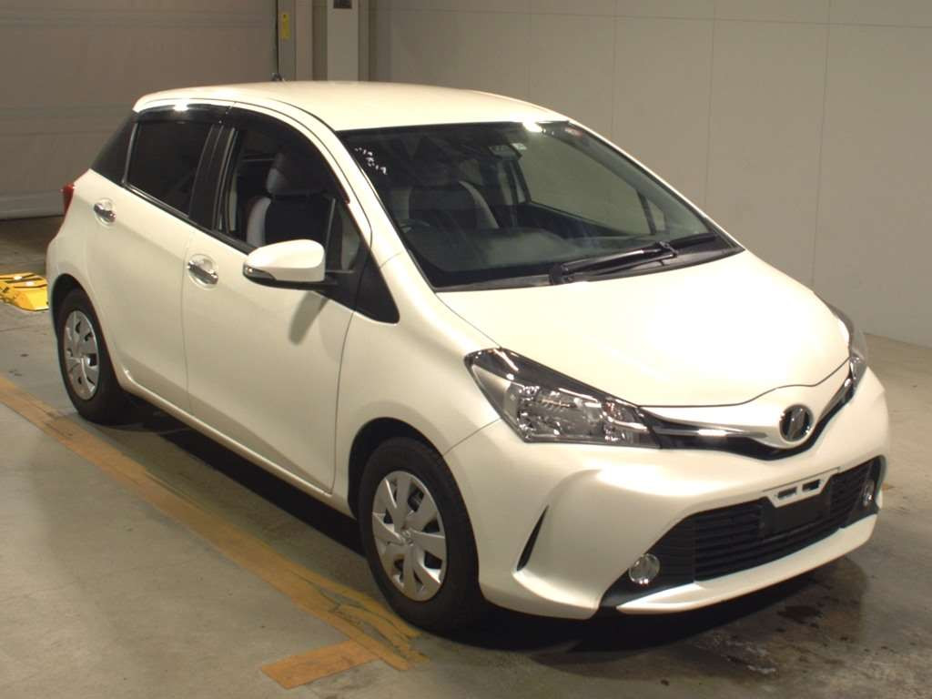 2015 Toyota Vitz NSP130[2]