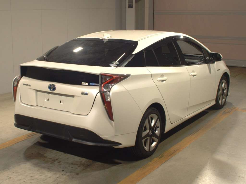 2016 Toyota Prius ZVW50[1]