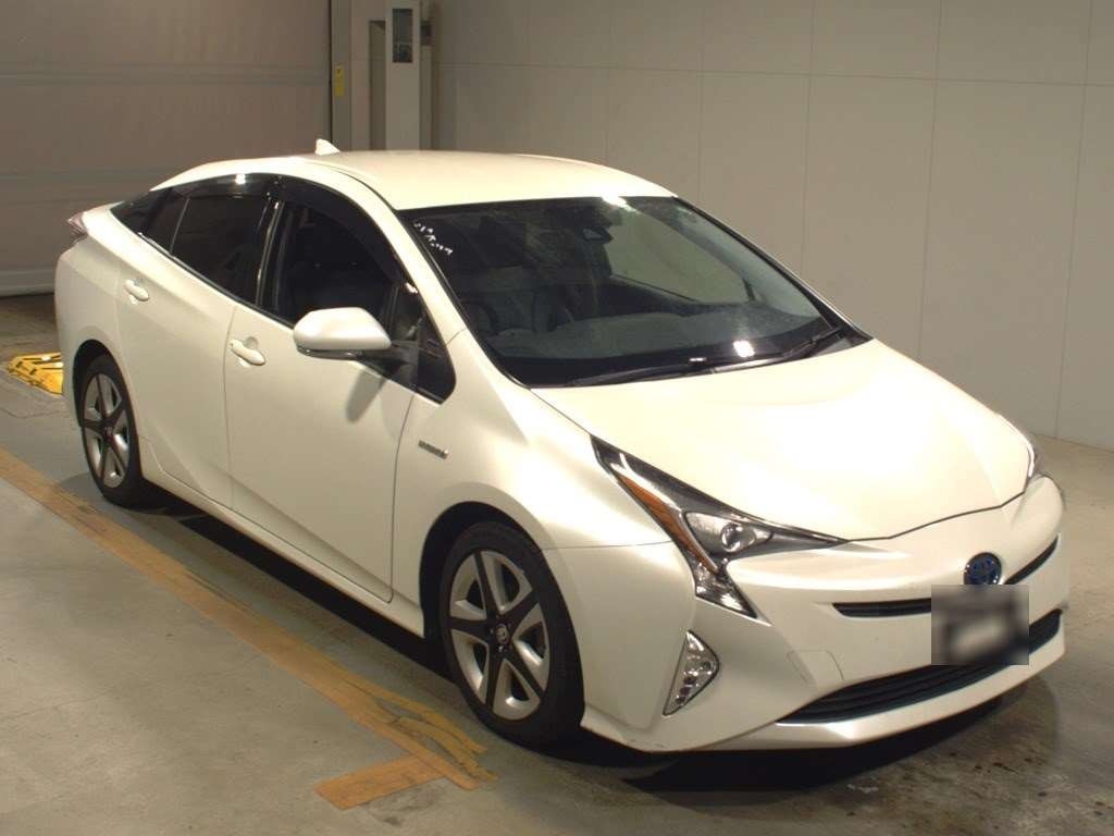 2016 Toyota Prius ZVW50[2]