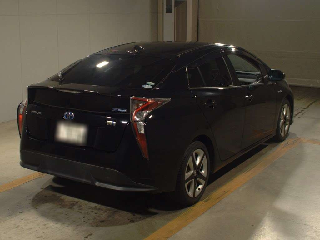 2016 Toyota Prius ZVW50[1]