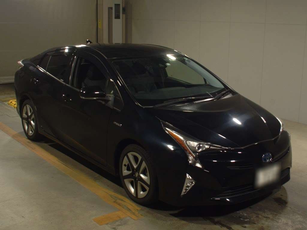 2016 Toyota Prius ZVW50[2]