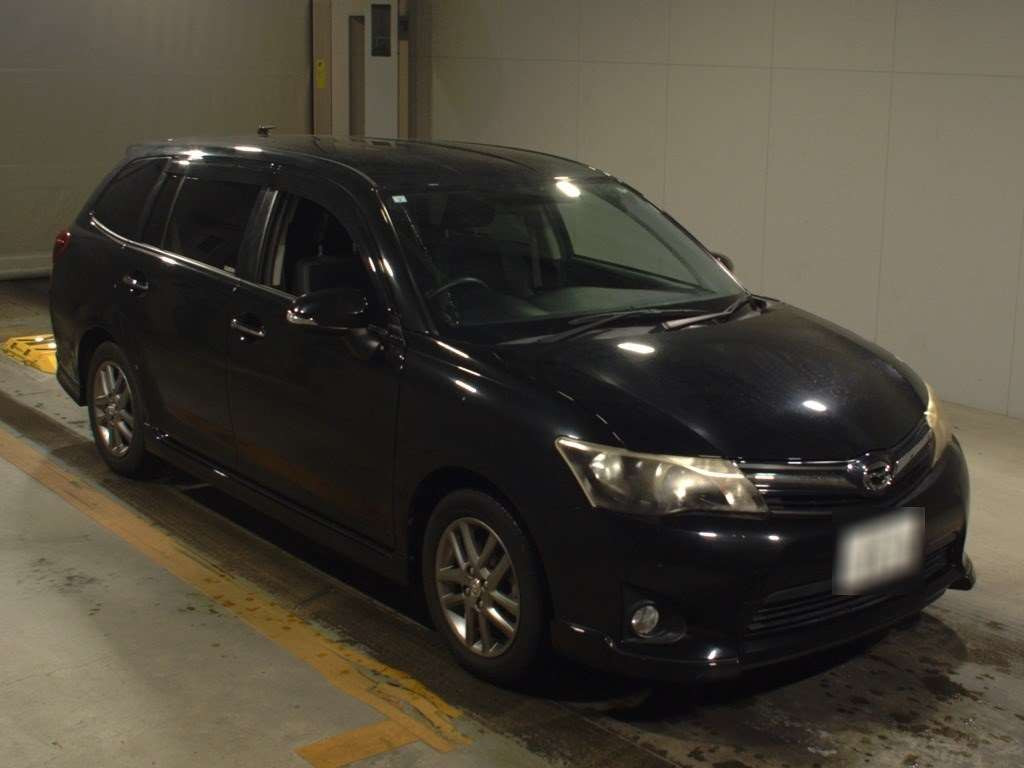 2013 Toyota Corolla Fielder NZE161G[2]