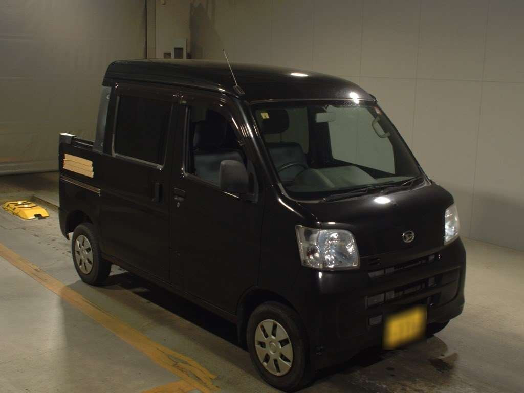 2015 Daihatsu Hijet Cargo S321W[2]