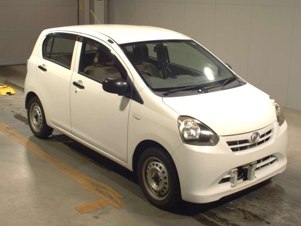 2013 Daihatsu Mira es LA300S[2]