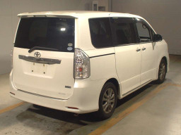 2011 Toyota Voxy