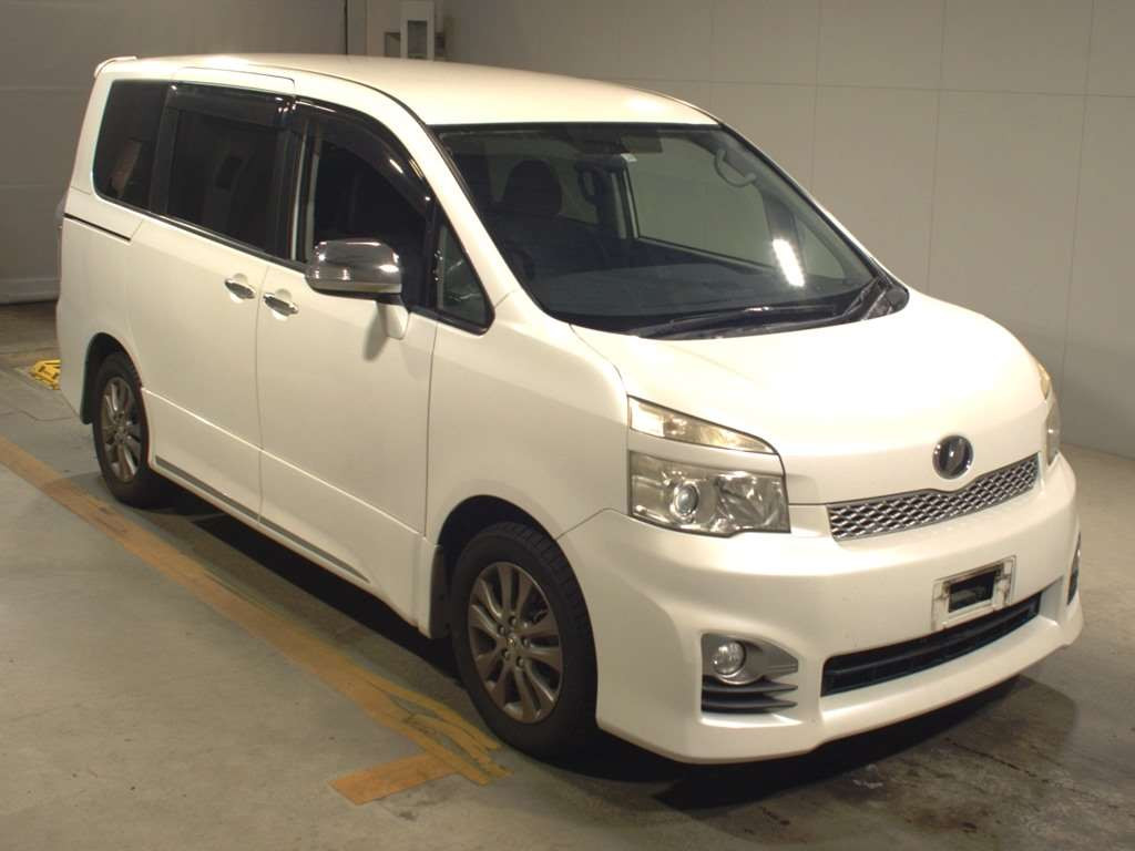 2011 Toyota Voxy ZRR70W[2]