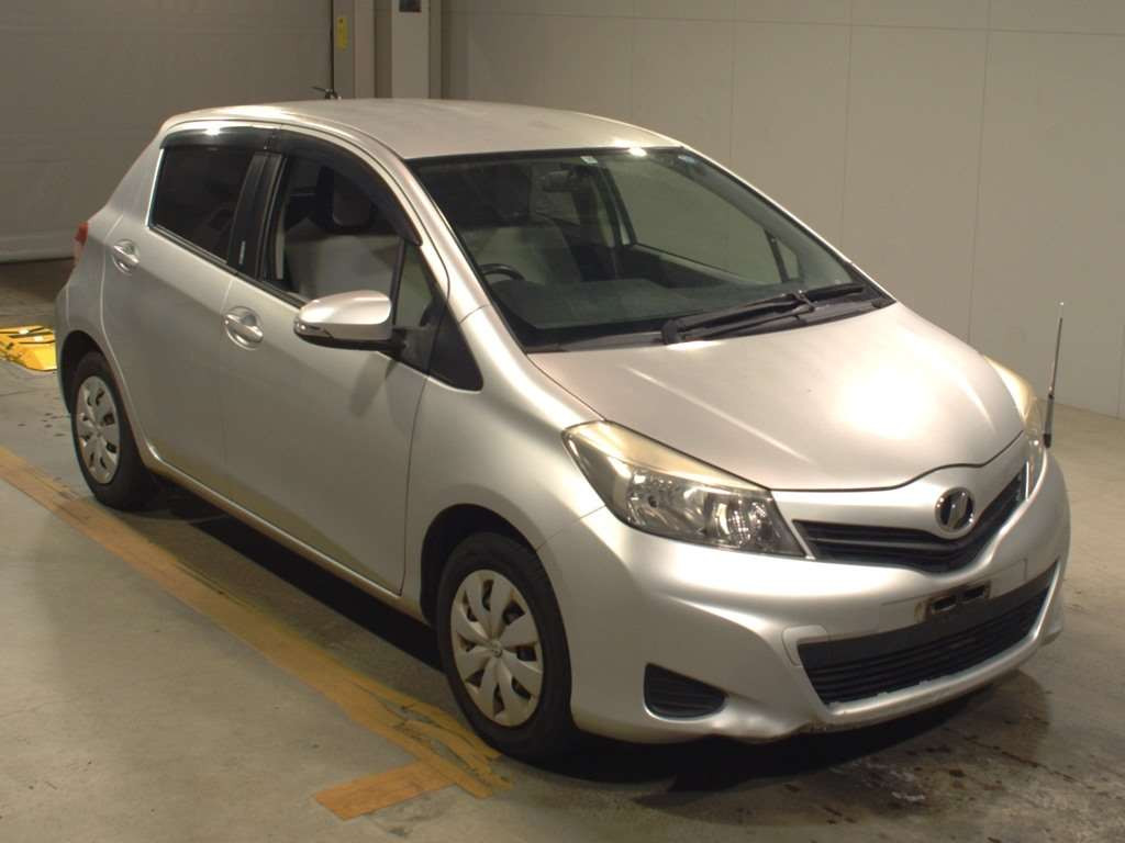 2013 Toyota Vitz KSP130[2]