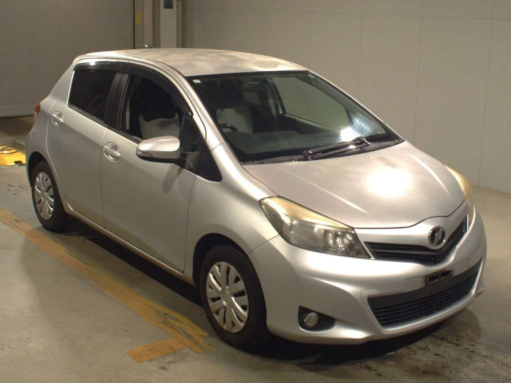 2011 Toyota Vitz NSP130[2]