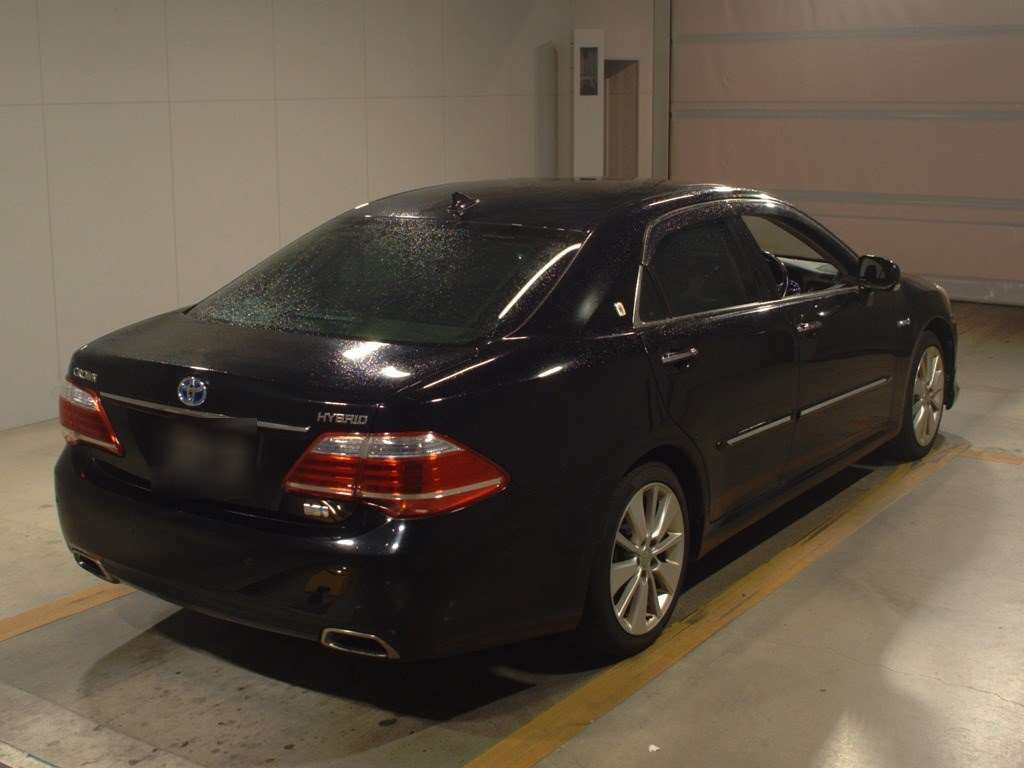 2010 Toyota Crown Hybrid GWS204[1]