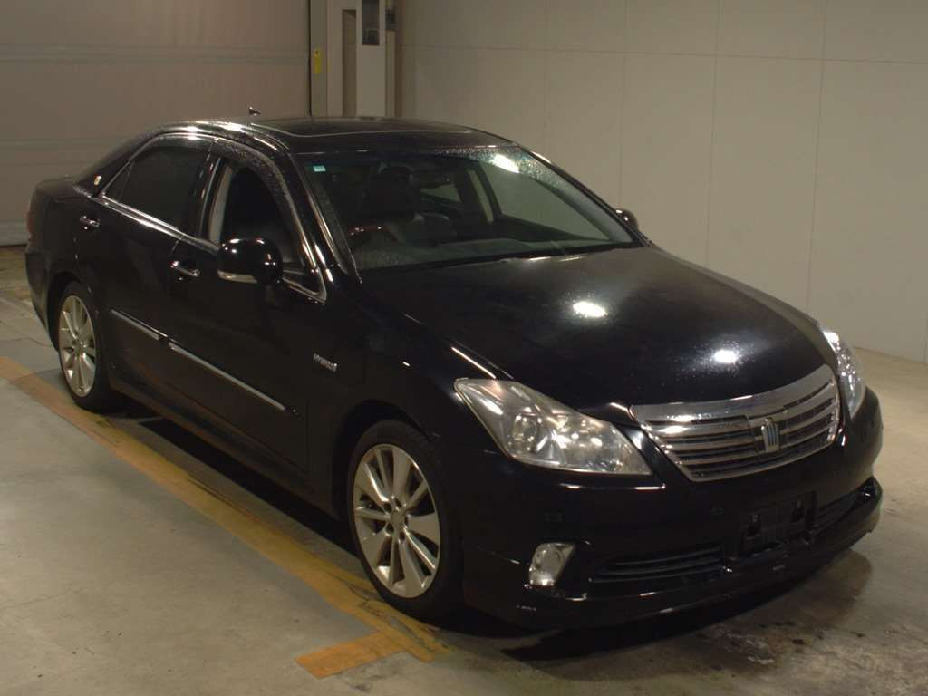 2010 Toyota Crown Hybrid GWS204[2]