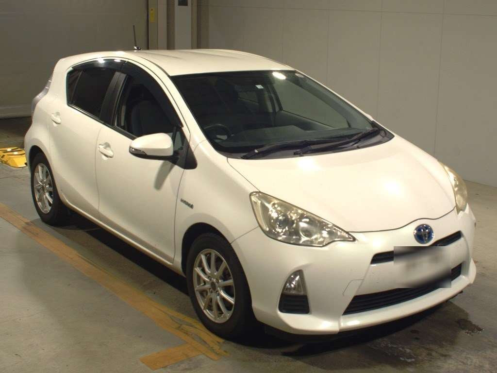 2012 Toyota Aqua NHP10[2]