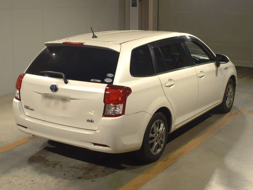 2014 Toyota Corolla Fielder NKE165G[1]