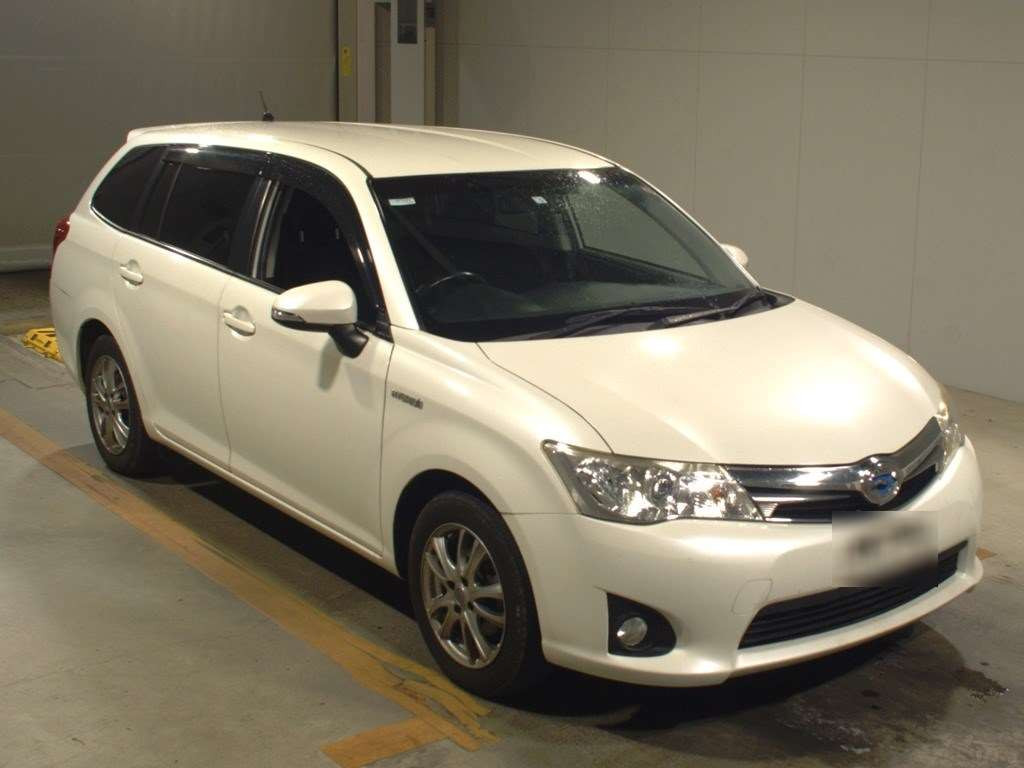 2014 Toyota Corolla Fielder NKE165G[2]