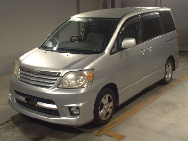 2004 Toyota Noah