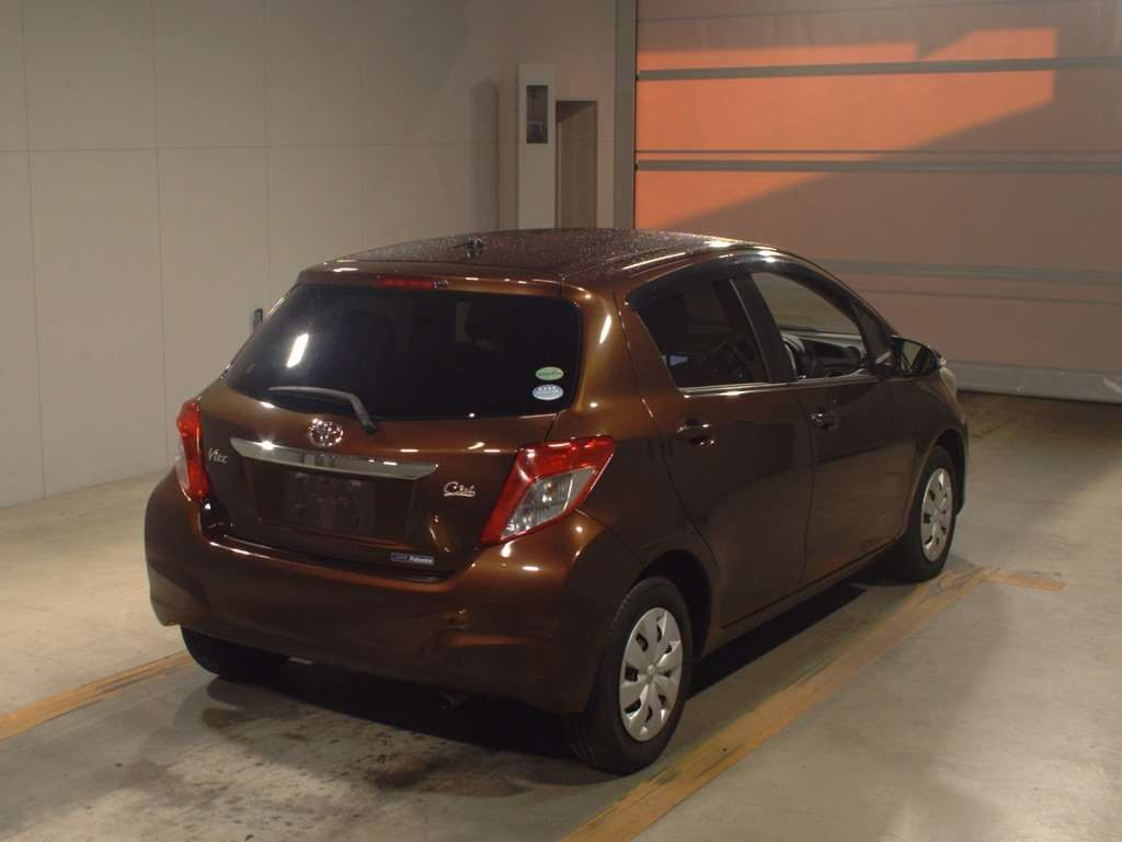 2013 Toyota Vitz NSP130[1]