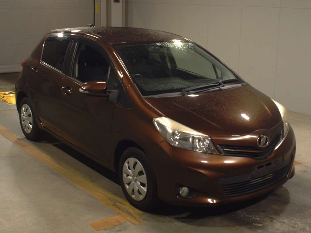 2013 Toyota Vitz NSP130[2]