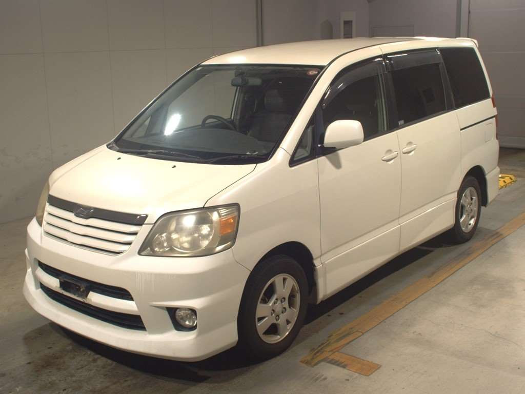 2004 Toyota Noah AZR60G[0]