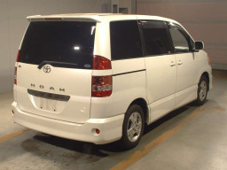 2004 Toyota Noah