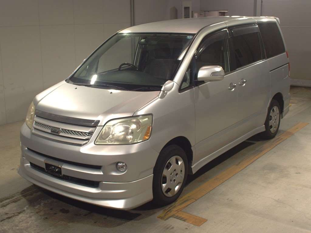 2005 Toyota Noah AZR60G[0]