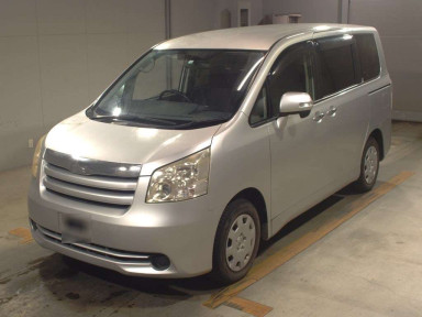 2010 Toyota Noah