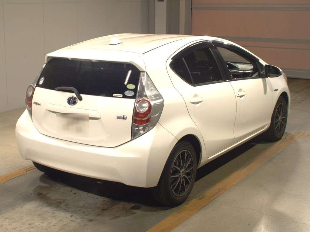 2012 Toyota Aqua NHP10[1]