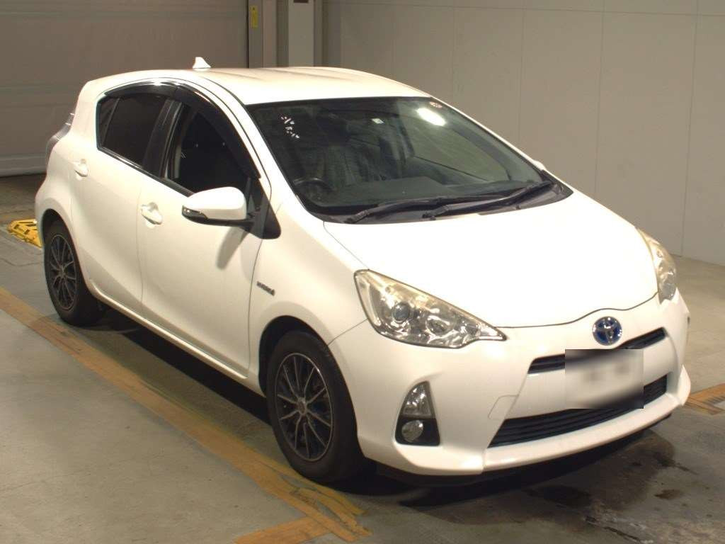 2012 Toyota Aqua NHP10[2]