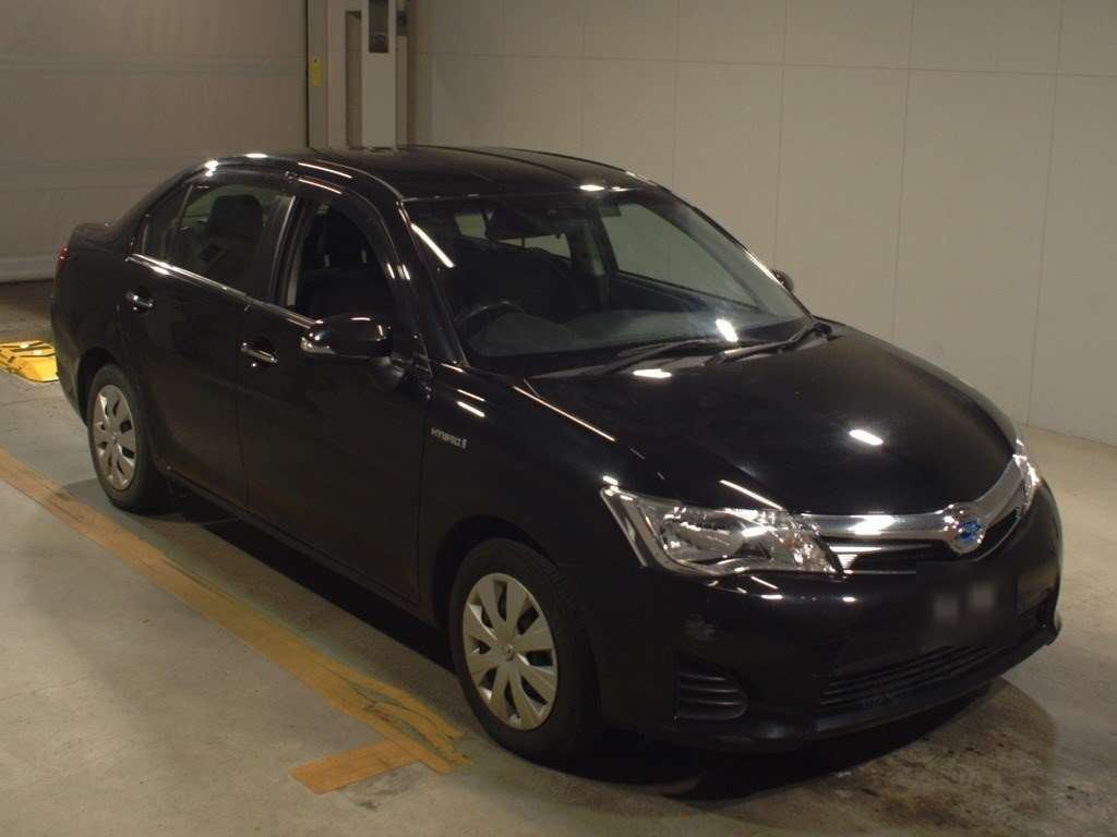 2014 Toyota Corolla Axio NKE165[2]