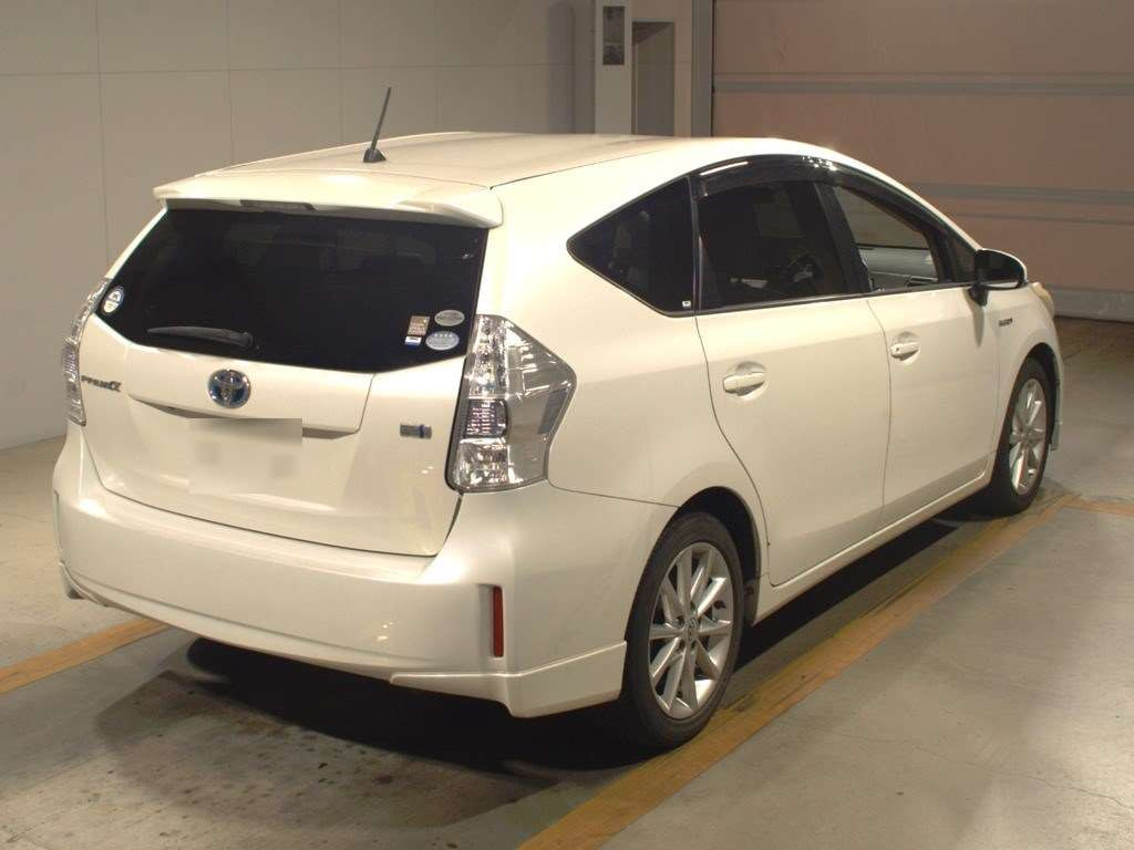 2012 Toyota Prius alpha ZVW41W[1]