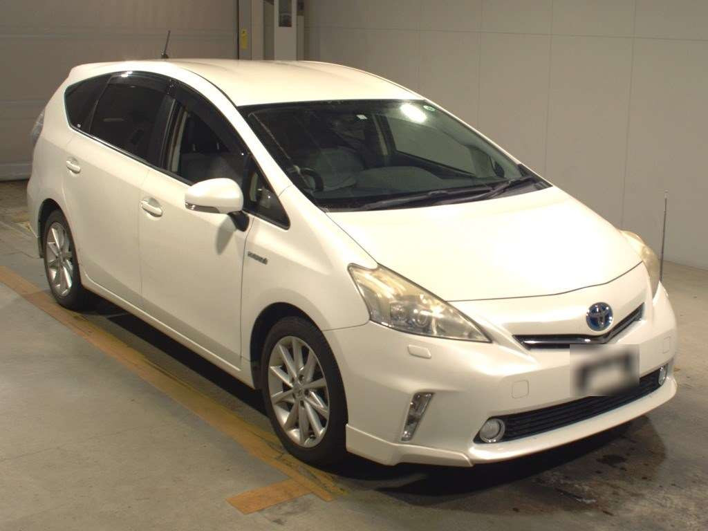 2012 Toyota Prius alpha ZVW41W[2]