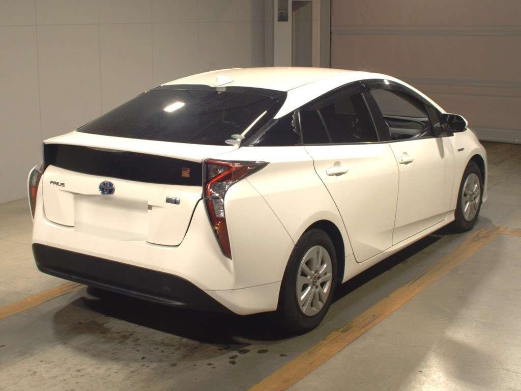 2016 Toyota Prius ZVW51[1]