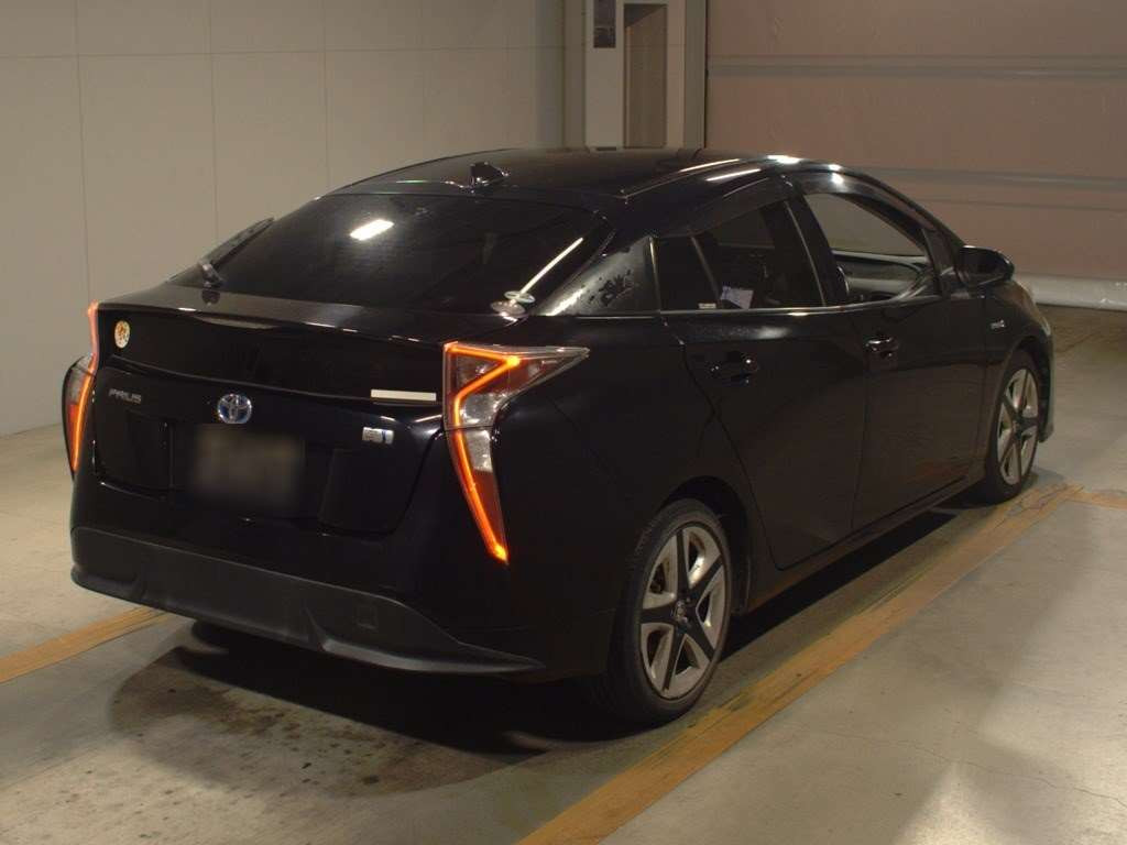 2016 Toyota Prius ZVW50[1]