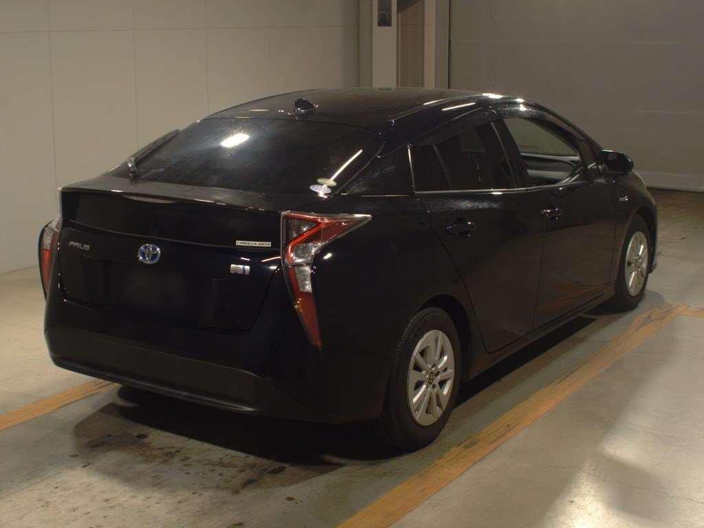 2017 Toyota Prius ZVW50[1]