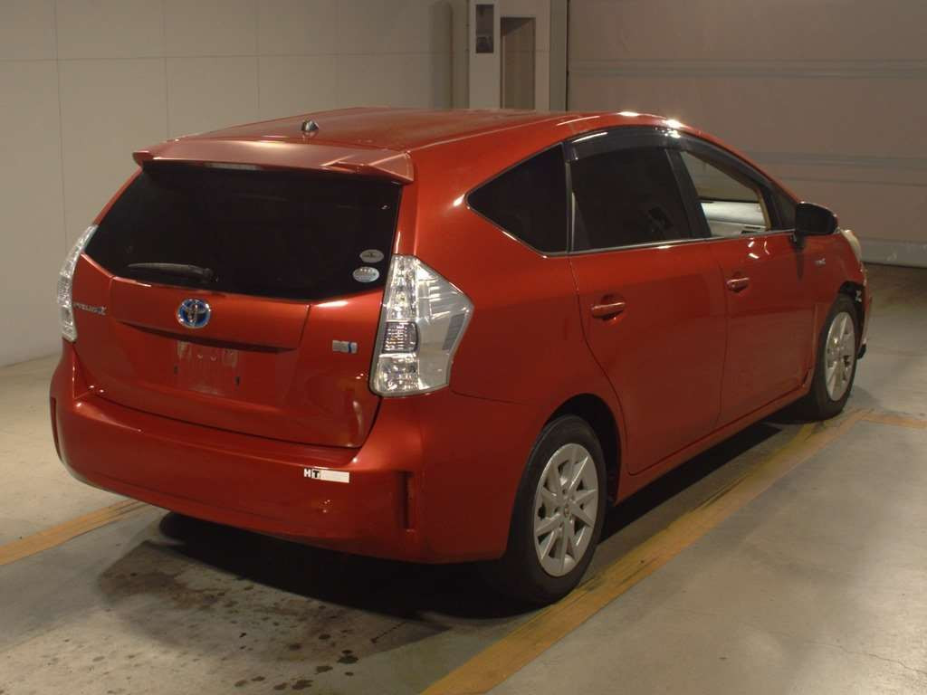 2011 Toyota Prius alpha ZVW41W[1]