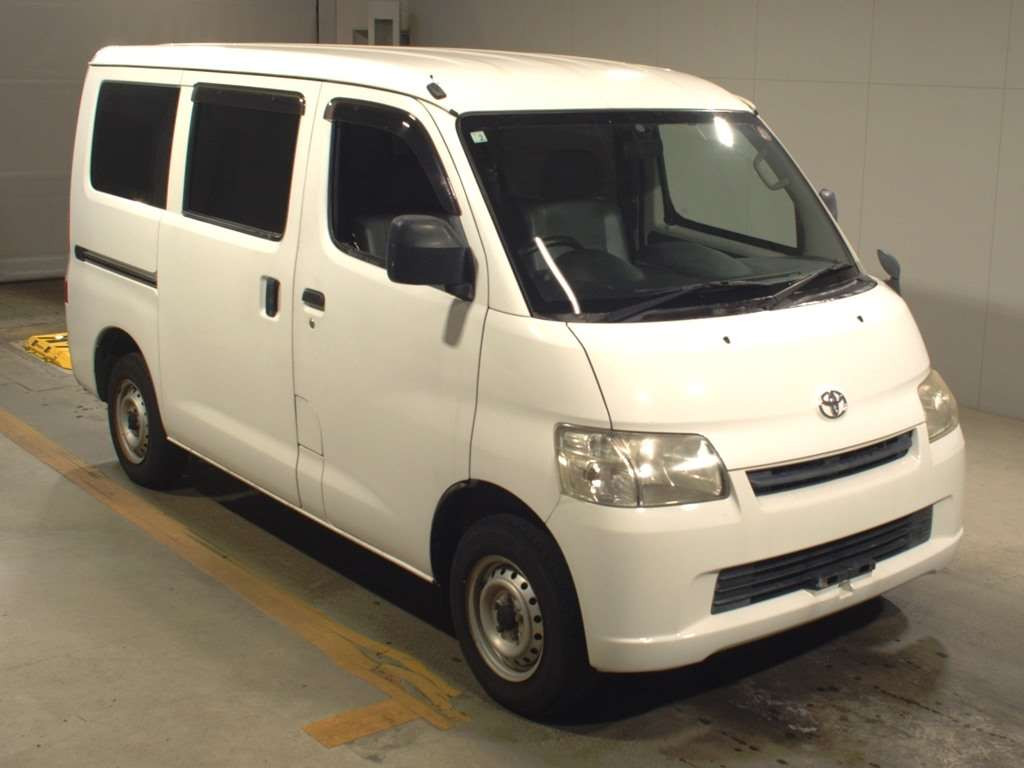 2011 Toyota Townace Van S402M[2]