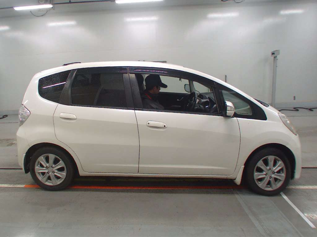 2012 Honda Fit Hybrid GP1[2]