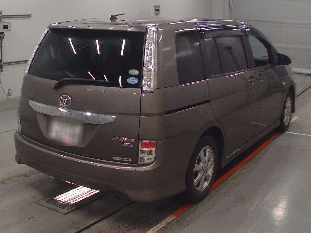 2014 Toyota Isis ZGM10W[1]