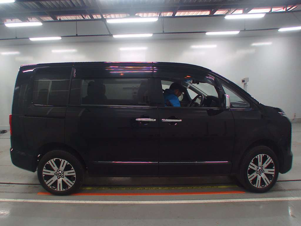 2022 Mitsubishi Delica D5 CV1W[2]