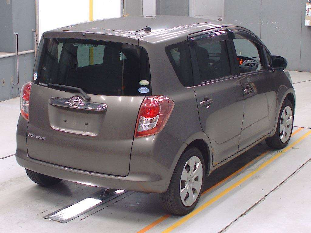 2010 Toyota Ractis SCP100[1]