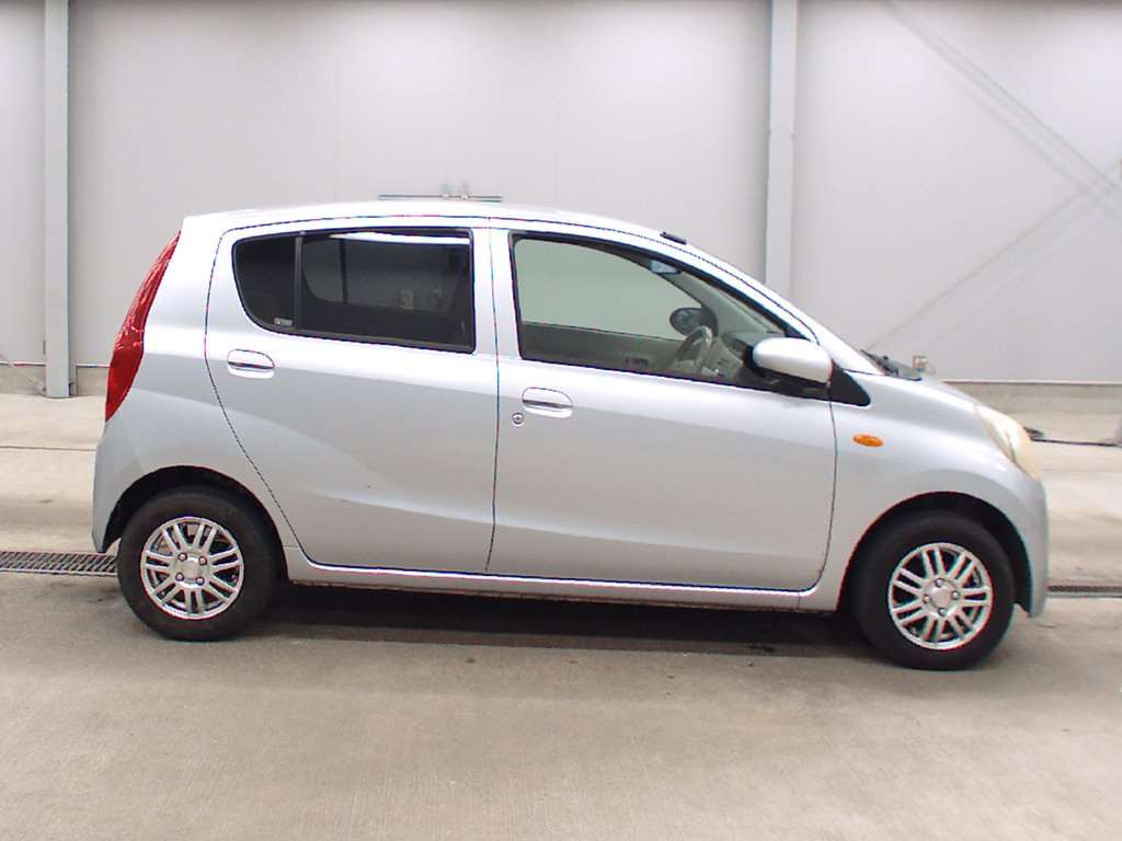 2010 Daihatsu Mira L275S[2]